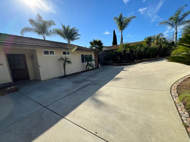 Building Photo - 1725 Hillcrest Ln