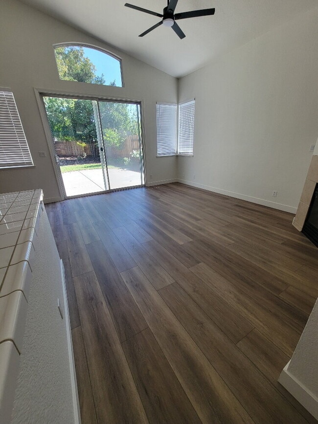 Building Photo - Modern 3-Bedroom, 2-Bathroom Home with Ope...