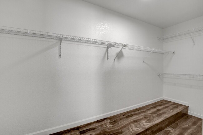 Building Photo - Recently Remodeled 3 Bedroom 2 Bathroom Town House
