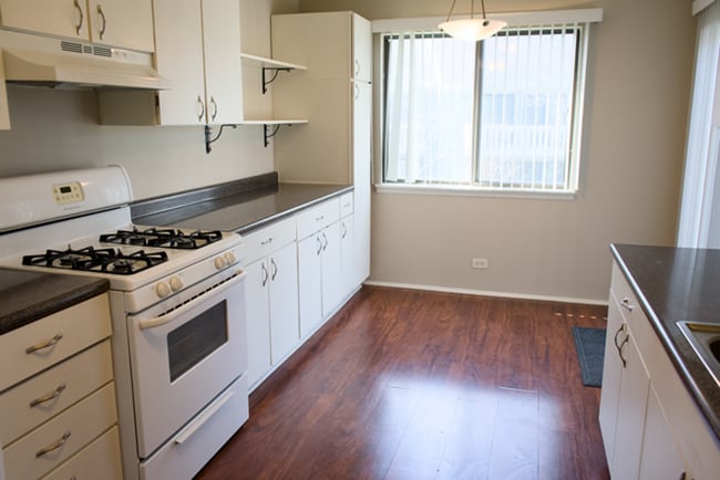 Building Photo - Wheeling, Lexington Commons 2BR/2BA 1 Garage & 2 Pools!