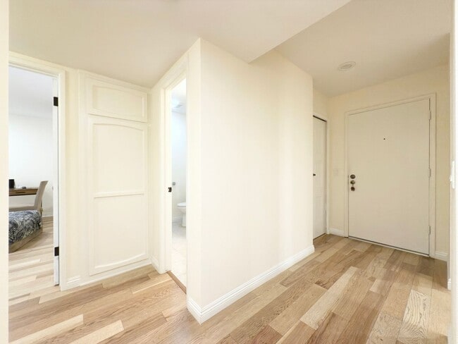 Building Photo - Upgraded Condo in La Costa!