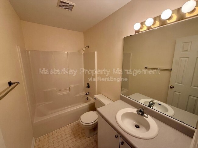 Building Photo - 327 St Thomas Dr