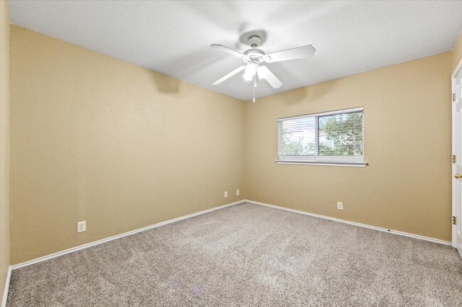 Building Photo - Spacious 4 Bedroom Home in Prime Medical Center Location