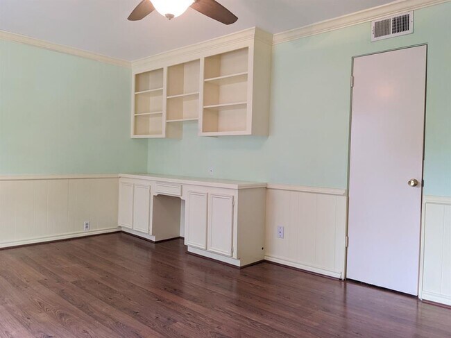 Building Photo - 3108 Vossdale Rd
