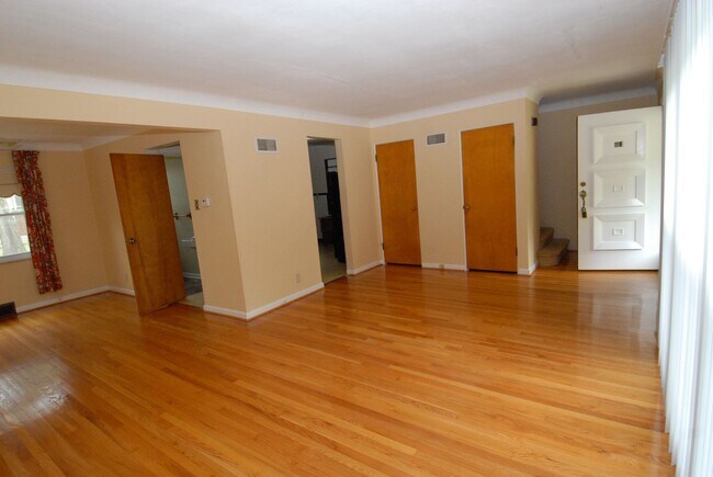 Building Photo - St Louis County/City Greendale/near UMSL