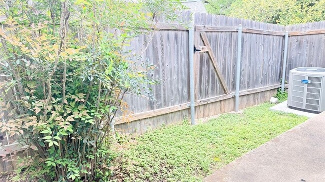 Building Photo - 1411 Gracy Farms Ln