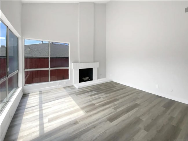 Building Photo - 5989 Chaumont Dr
