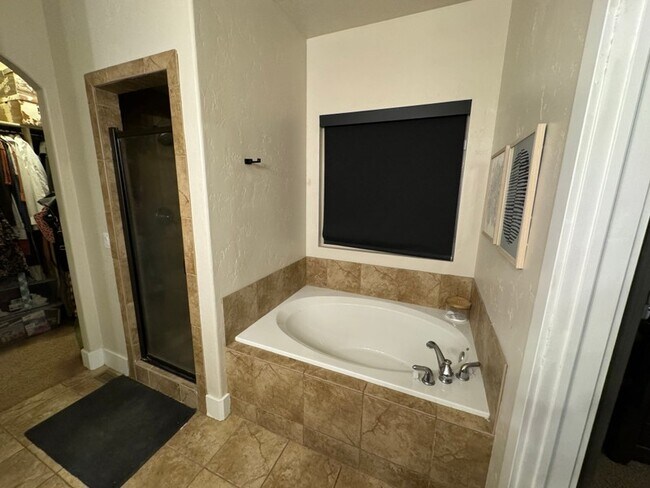 Building Photo - 5101 Emmeline Dr