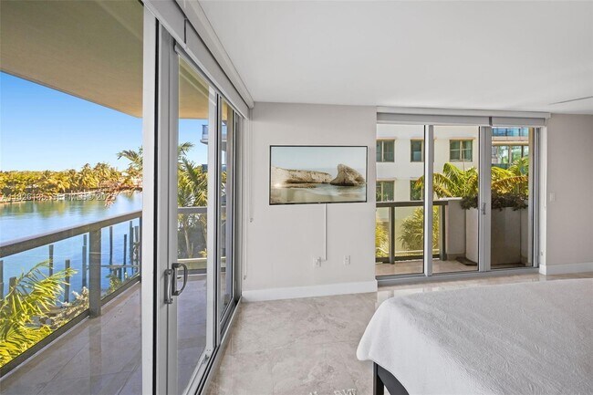 Building Photo - 9261 E Bay Harbor Dr