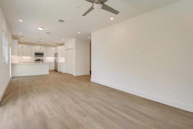 Building Photo - 211 S Ocean Blvd