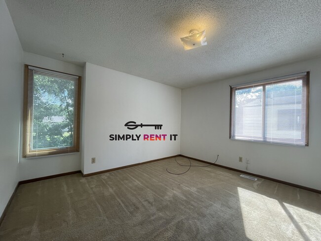 Building Photo - Huge 3 Bedroom Duplex in Ames, Aug 1st