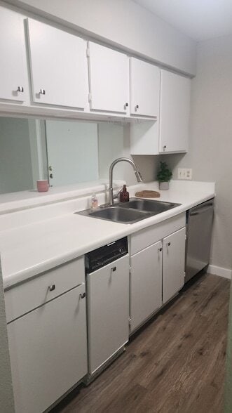 Building Photo - 3025 Walnut Bend Ln