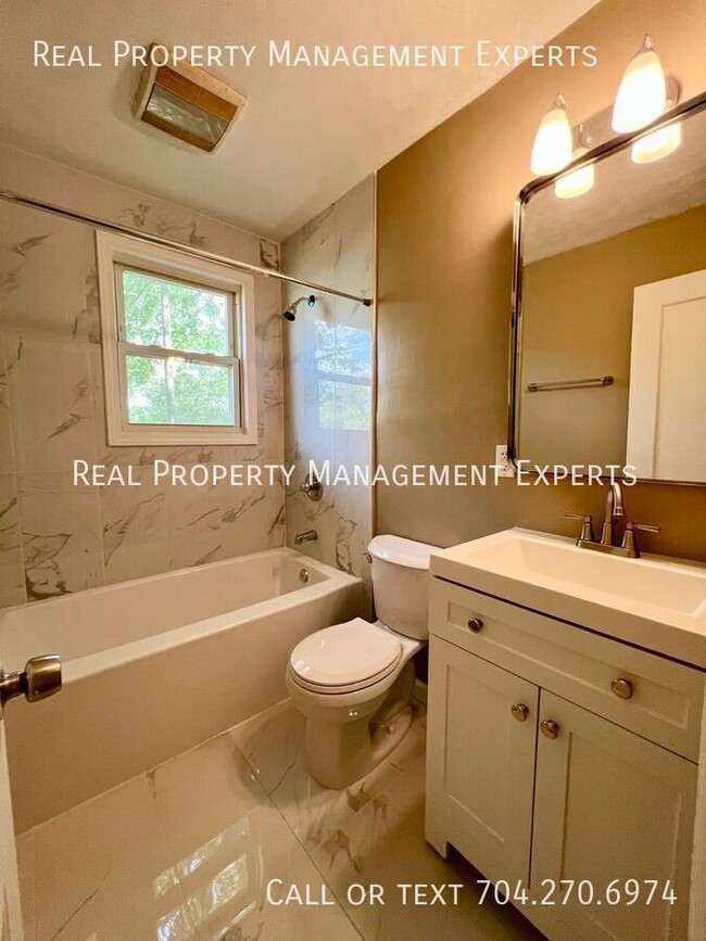 Building Photo - 1105 Balthis Dr