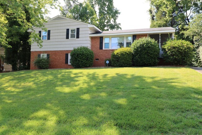 Primary Photo - 2815 Ashwood Dr