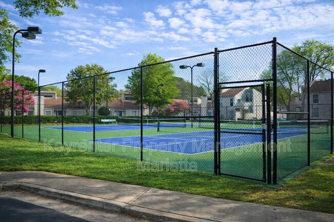 Building Photo - 603 Serramonte Dr