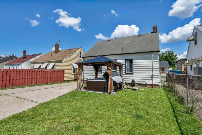 Building Photo - 5252 W 45th St