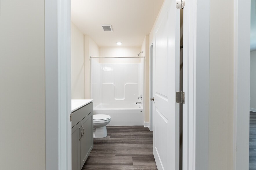 Lower Level Bath - 3225 Gannet Ln