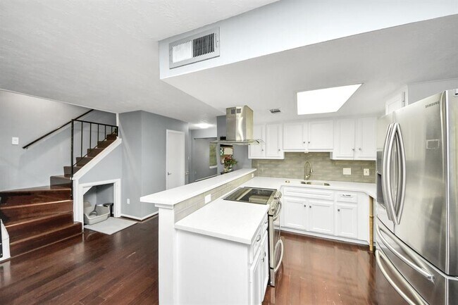 Building Photo - 18122 Kings Row