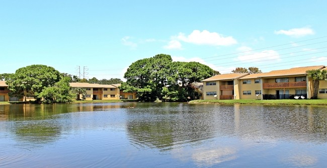 Building Photo - Tarponwood Lake Apartments