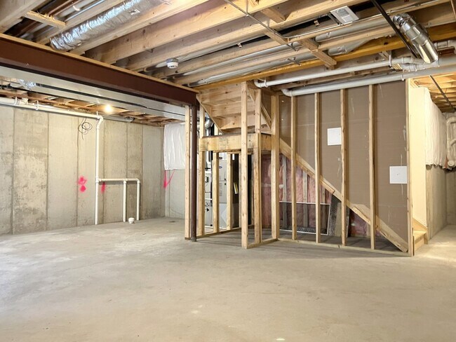 Building Photo - 739 Quail Ln
