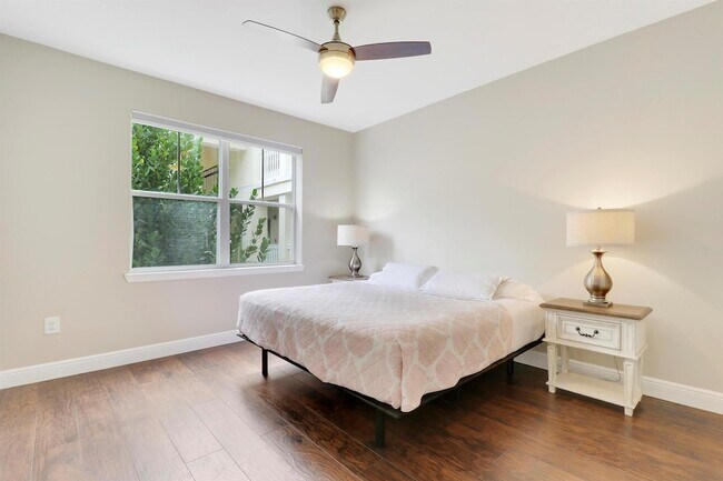 Building Photo - 276 Murcia Dr