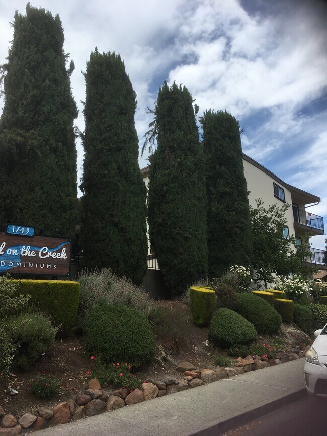Building Photo - 1743 Carmel Dr