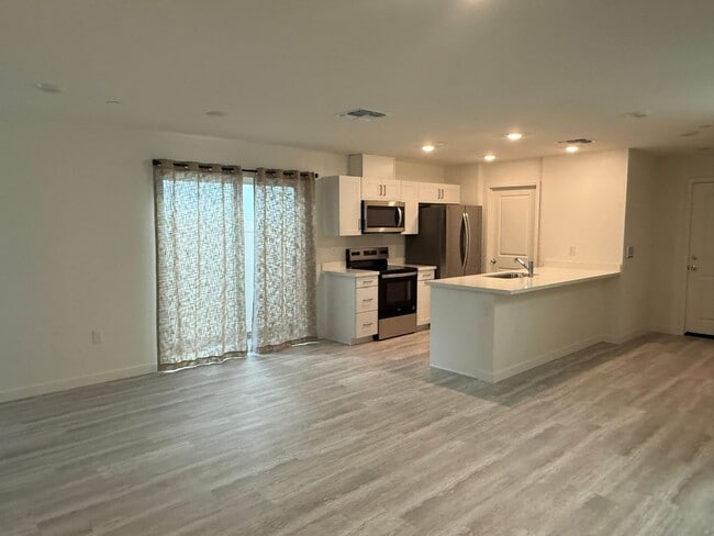 Building Photo - New Home in Gates Community