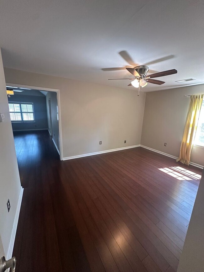 Building Photo - 4BD/3.5BA Germantown Charmer!