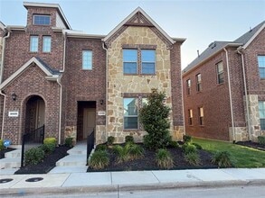 Building Photo - 2025 Buffalo Hill Dr