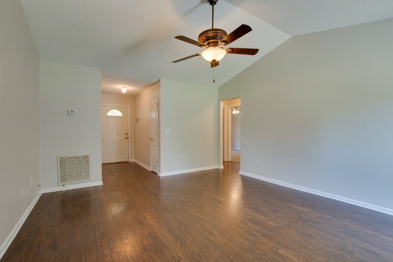 Building Photo - 238 Barberry Ln