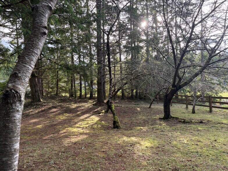 Building Photo - 7748 Zangle Rd NE