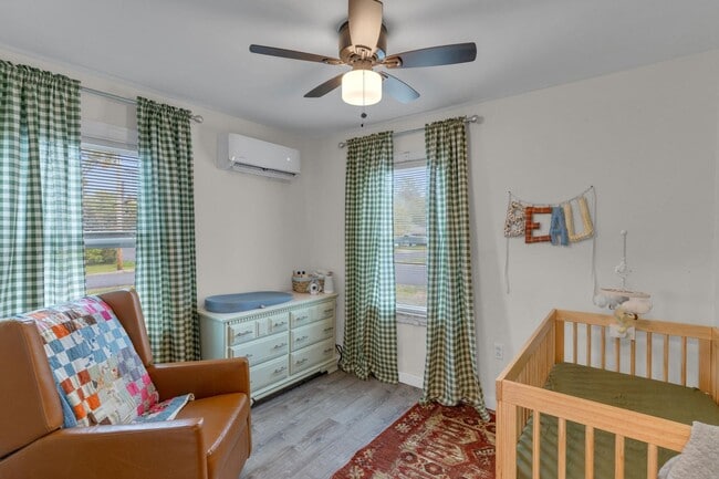 Building Photo - Adorable Cape Cod Charmer Available For Rent!