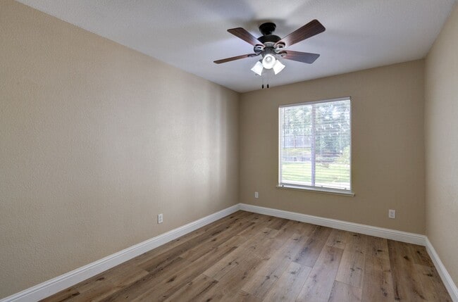 Building Photo - 8241 N Yorktown Dr