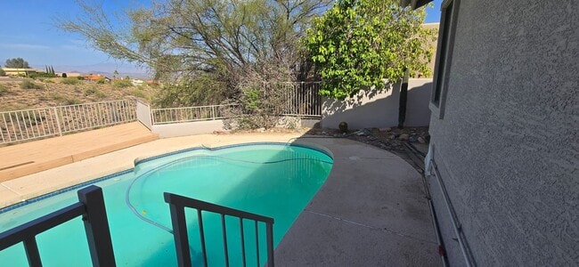 Building Photo - UNFURNISHED GREAT SINGLE FAMILY HOME