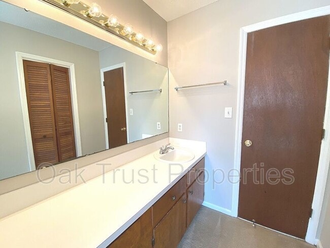 Building Photo - 4428 N Shirley Dr