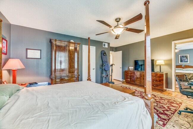 Building Photo - 5028 Lahoma St