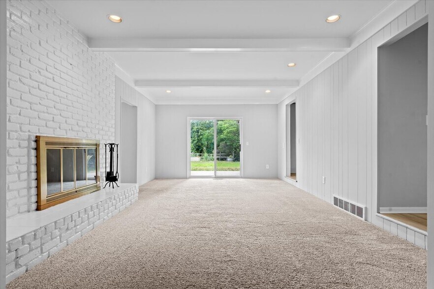 Building Photo - 5476 Van Ness Dr