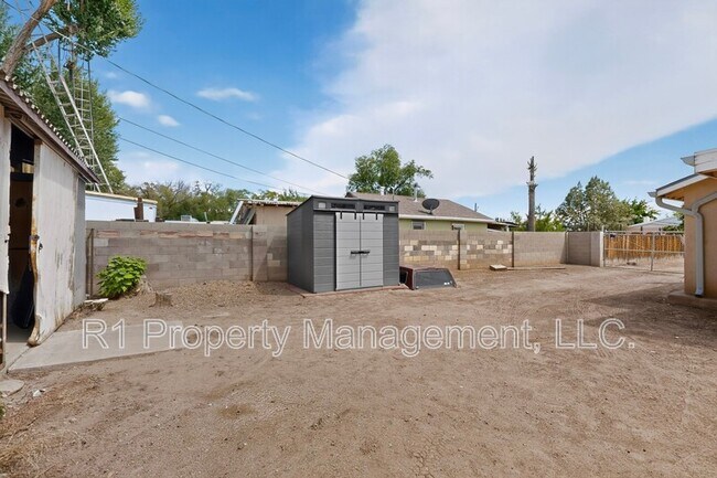 Building Photo - 823 San Lorenzo Ave NW