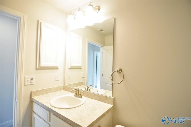Building Photo - 2464 Bell Manor Dr SW