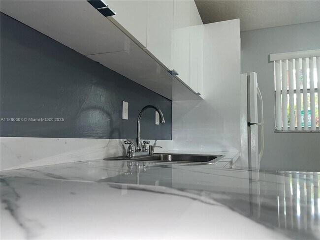 Building Photo - 4600 SW 67th Ave