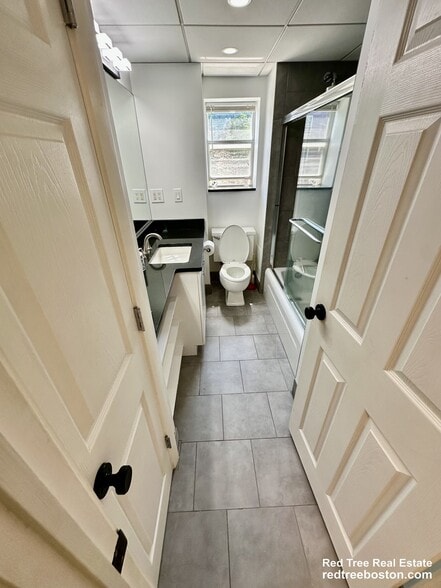 Building Photo - 44 Broadlawn Park
