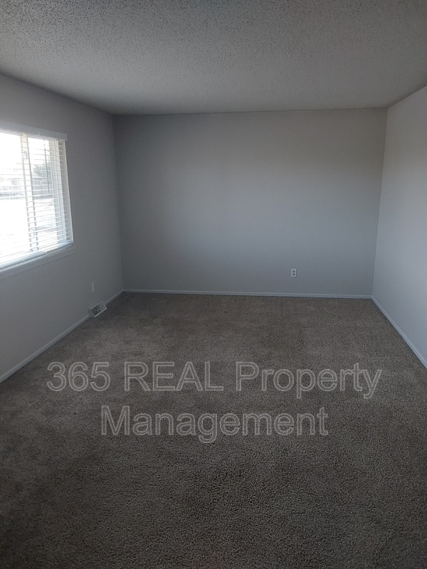 Building Photo - 803 4th St