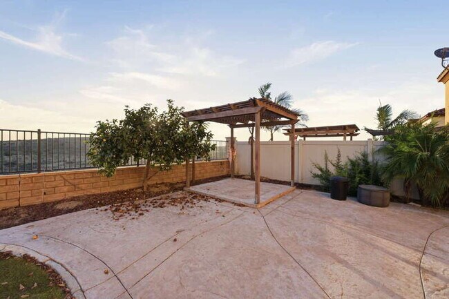 Building Photo - 1482 Franceschi Dr