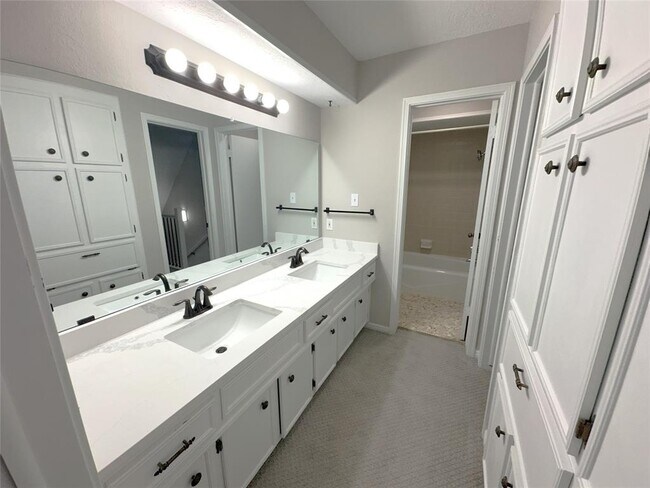 Building Photo - 714 Oder Ln