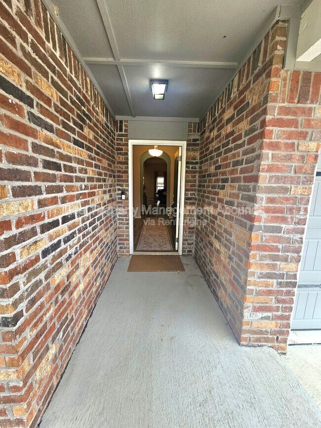 Building Photo - 14727 S Urbana Ave