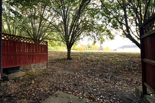 Building Photo - 621 Westport Rd