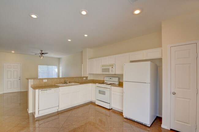 Building Photo - Beautiful two bedroom in great location