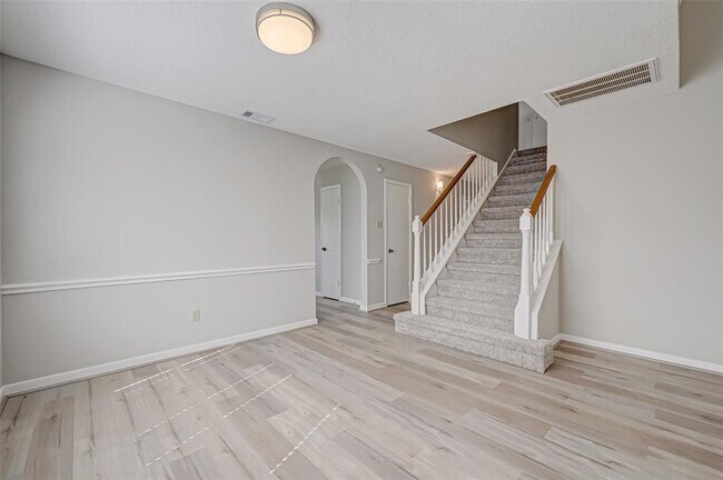 Building Photo - 2230 Bent River Dr