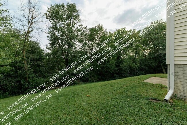 Building Photo - CLOSE TO RACCOON RIVER PARK!! 3 Bed, 2 Bat...