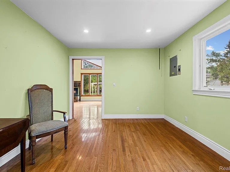 Building Photo - 4010 Linwood Ave